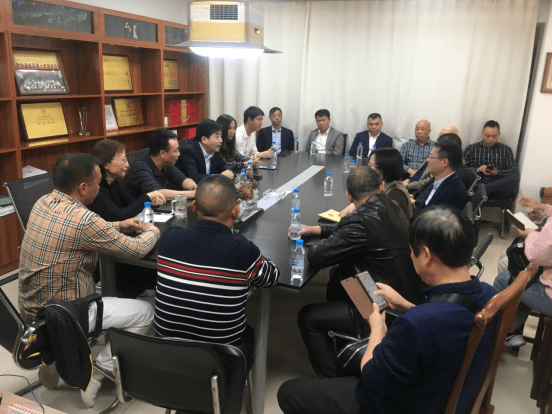 县商务局长马丽红,县工业园区管委会主任周少峰,县招商中心主任廖学平