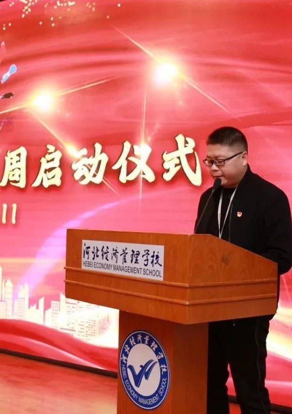 物流系教师赵辉,18高职物流二班贾程浩同学以及19高职物流一班曹炜桐