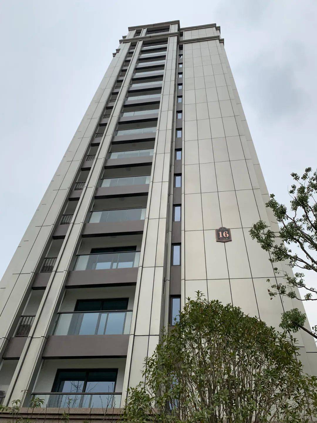 未备案擅自交付的奥体华府问题多多但1000元㎡的装标居然有中央空调