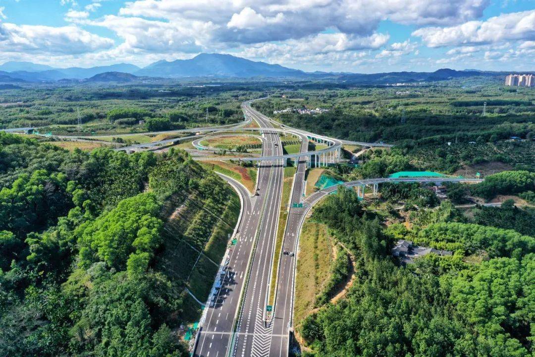 推动新基建与交通运输产业融合创新世界交通运输大会首度落户成都