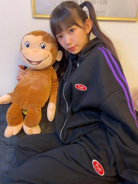 童颜美女 长泽茉里奈 告诉你世界上最大罩杯是多少