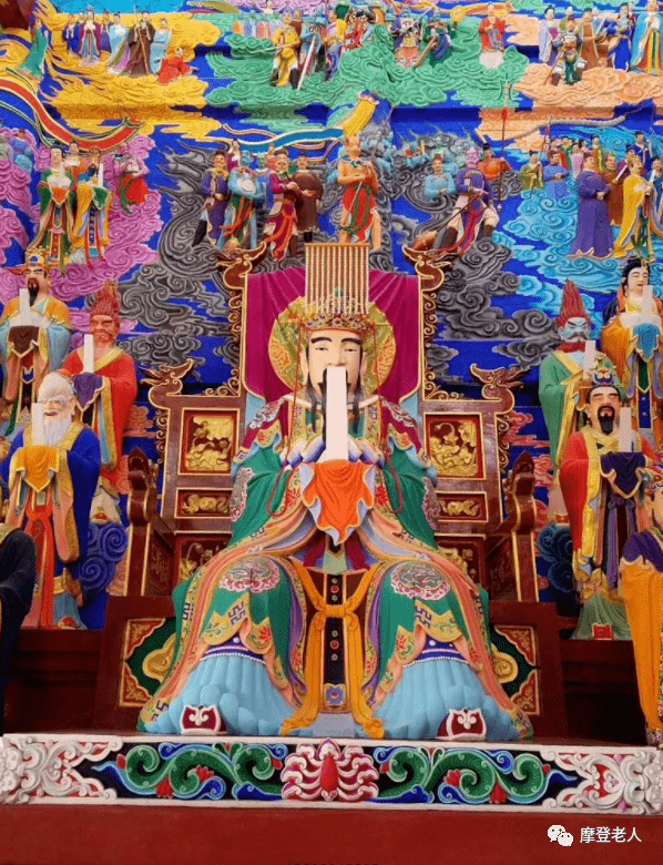 有的供奉玉皇大帝有的寺庙供奉观音菩萨而且寺庙里供奉着不同的人物