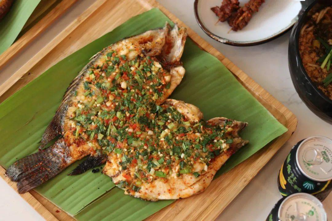 【套餐内容】香茅草烤鱼销魂牛肉串(2串)石屏烤豆腐(2串)傣味烤茄子