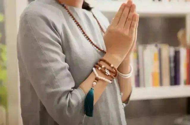 为什么女人戴的佛珠手串都是圆的3大寓意都和幸福有关