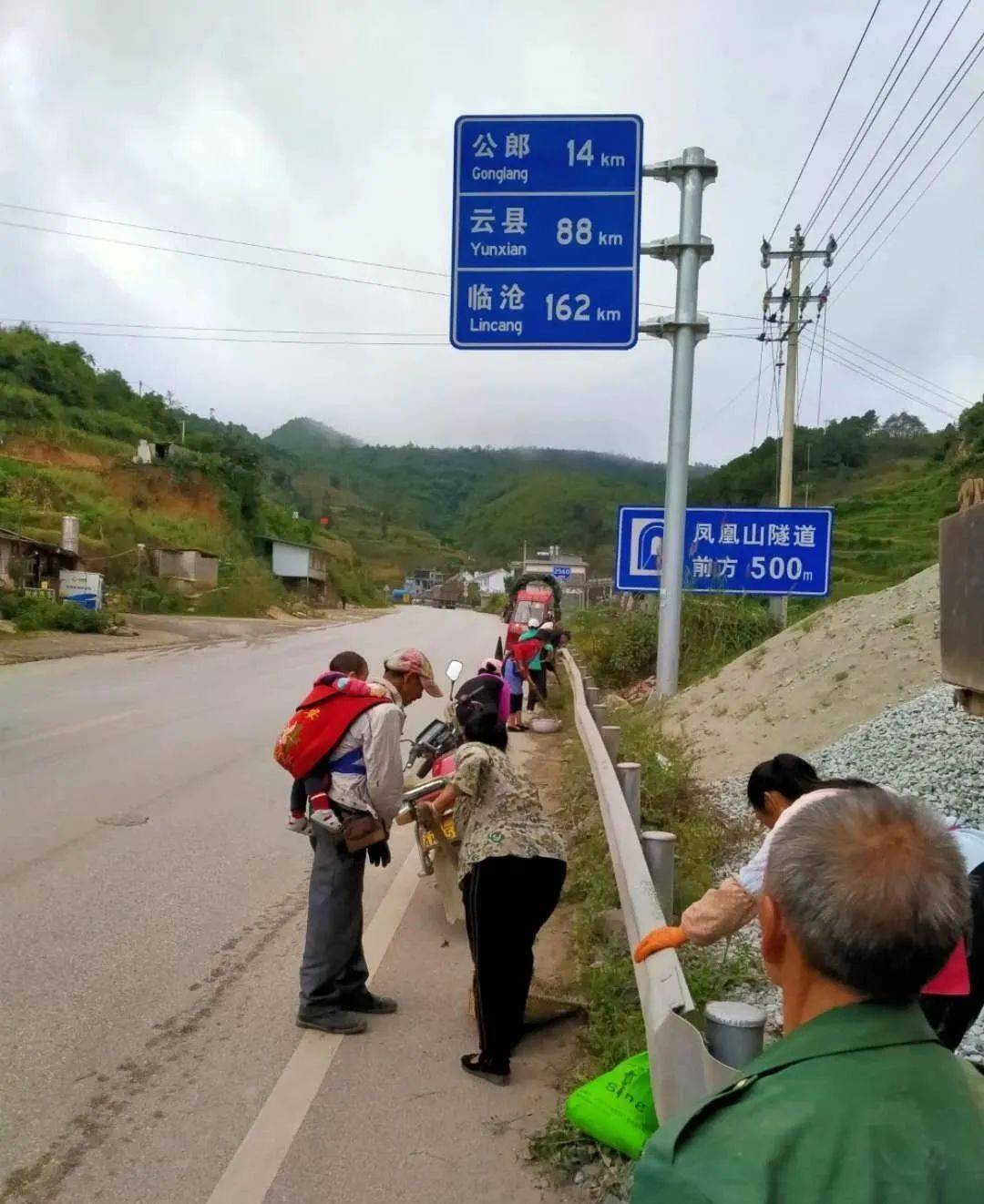 南涧爱卫行动碧溪乡凤仙村三个重点抓好爱国卫生专项行动