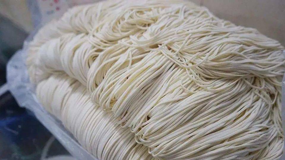 水叶子面也不同于其他地区的"棍棍面".