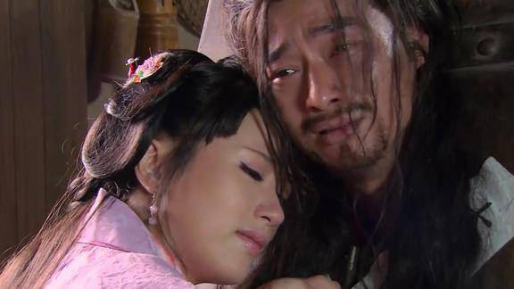 武松林冲被判刑当场给妻子一封休书妻子竟当他面撕个粉碎