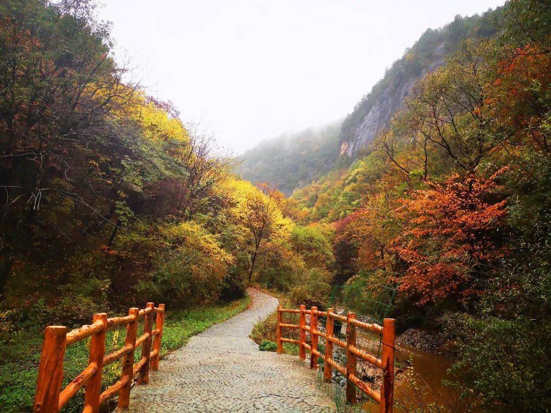 画里溪山街溪山飞瀑溪山胜境景区溪山胜境景区(原秀房沟风景区)是由