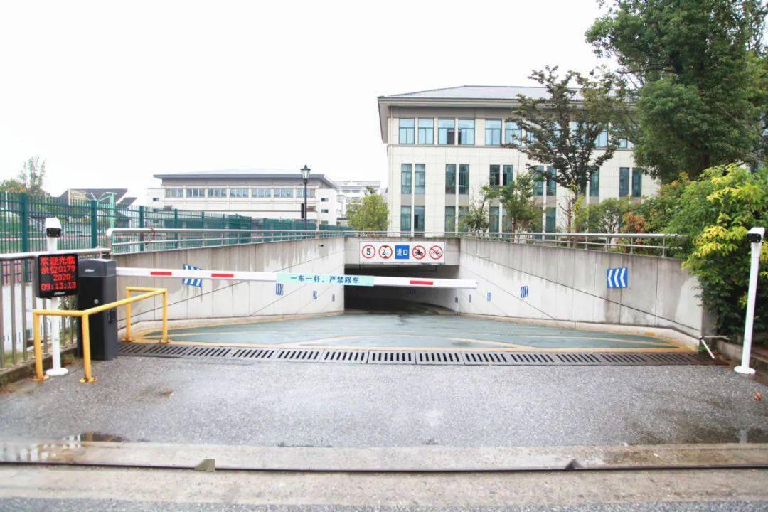 常熟首个对家长开放的校园地下停车场你羡慕吗