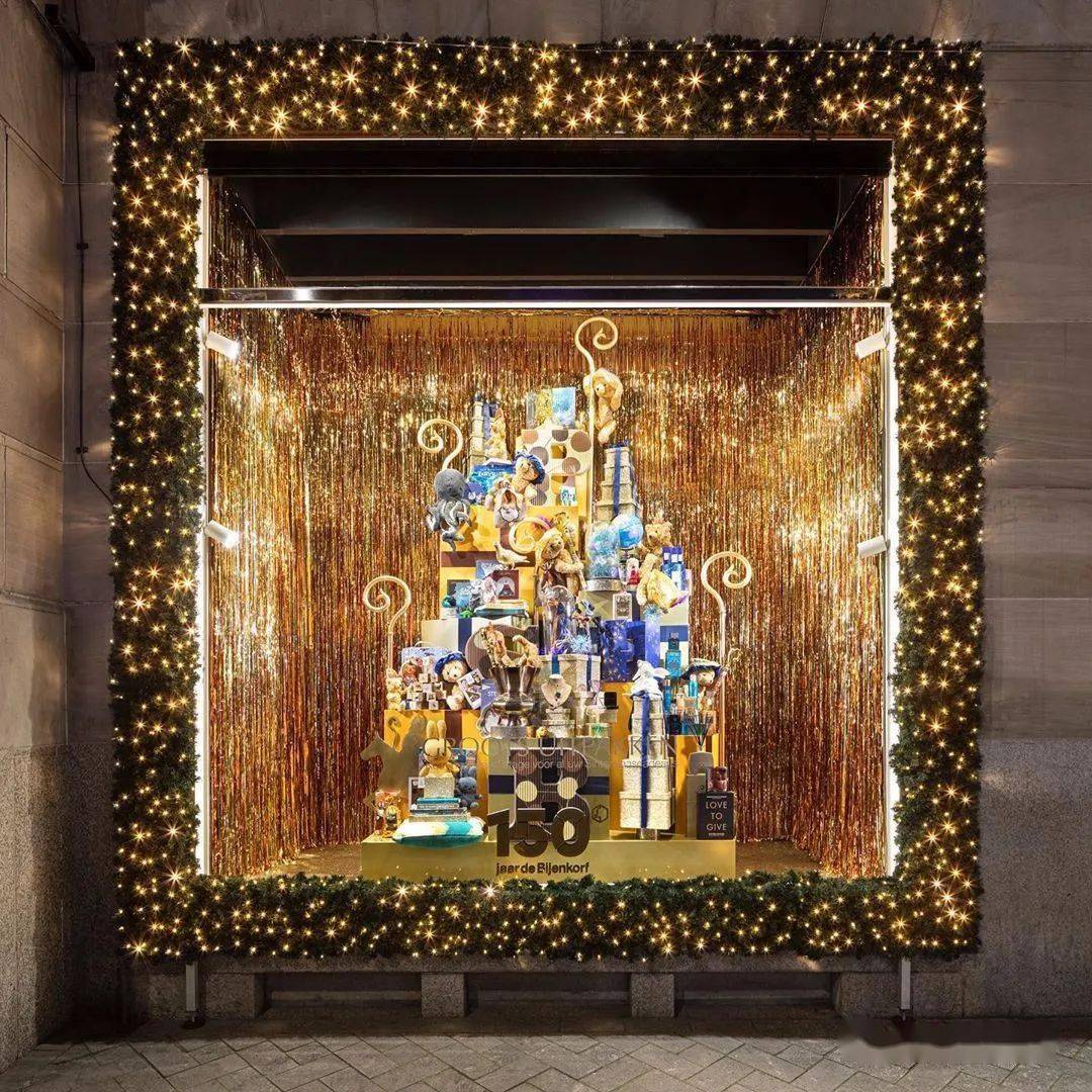 debijenkorf百货150周年庆的圣诞橱窗