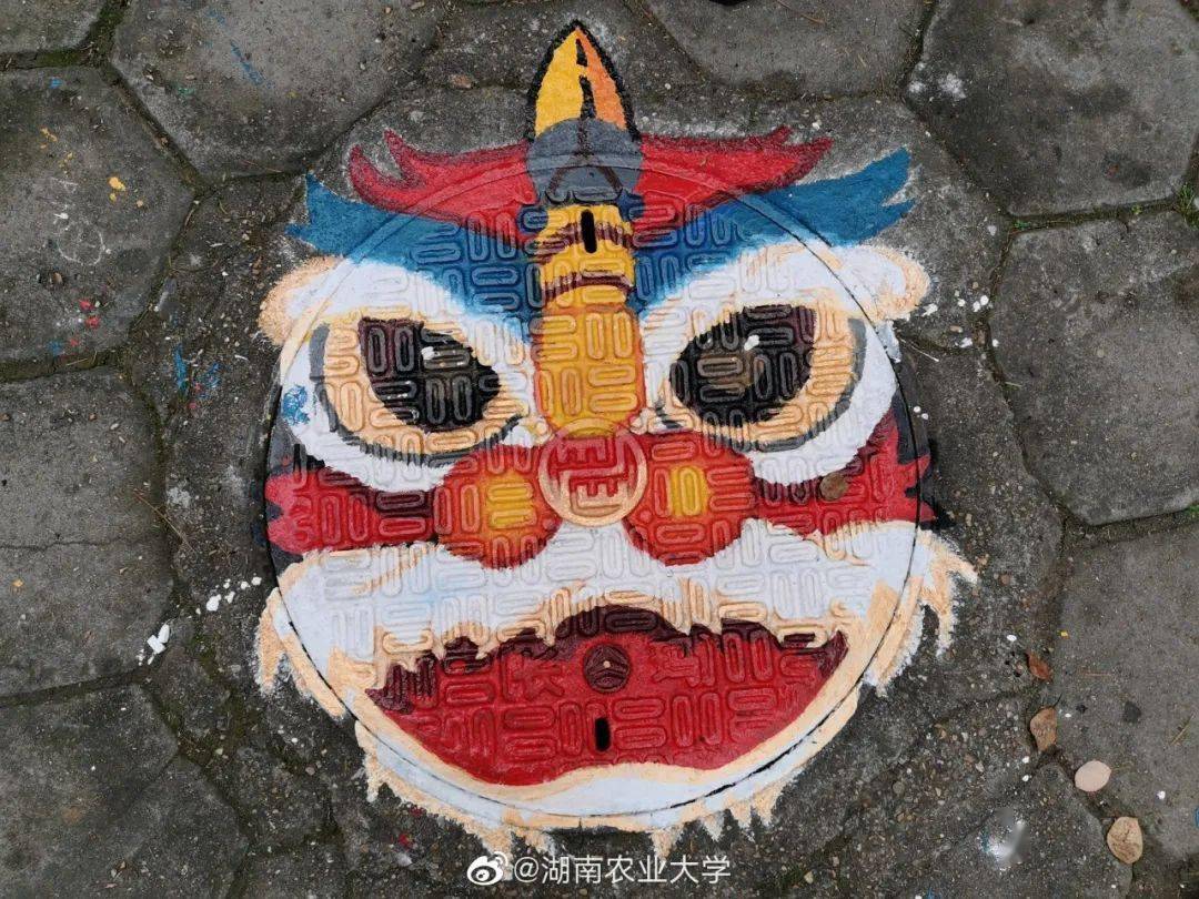 浓浓中国风还能一定程度上减少井盖事故的发生.