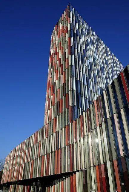 分享形式各异的玻璃幕墙