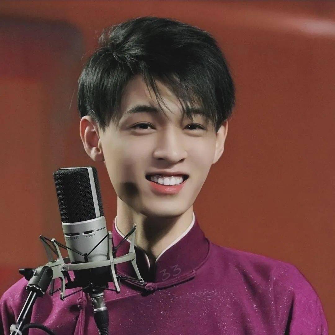 11.12 午间 | 小广说天下:秦霄贤