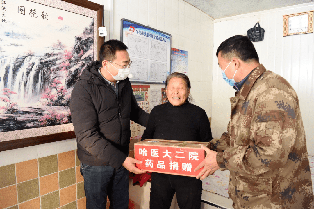 哈医大二院义诊专家团奔赴海伦市开展精准扶贫助力龙江决战脱贫攻坚