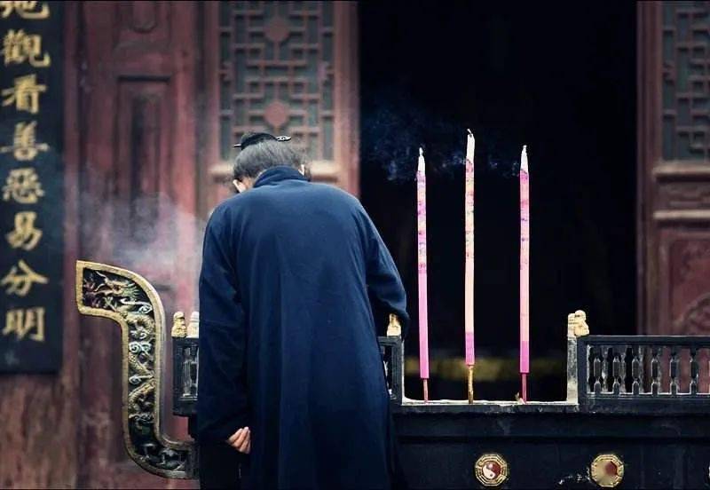 磕头上香你是至诚信道还是另有所图