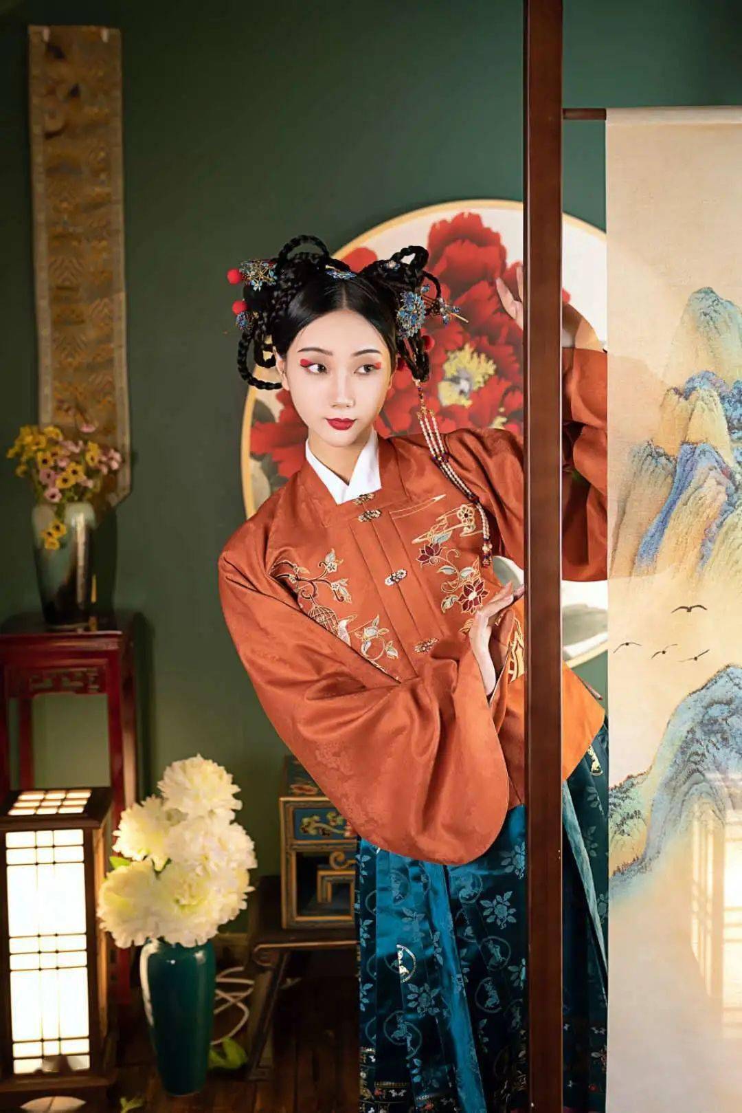 锦梦未央汉服锦梦未央汉服品牌是成都蜀锦织绣博物馆旗下品牌.