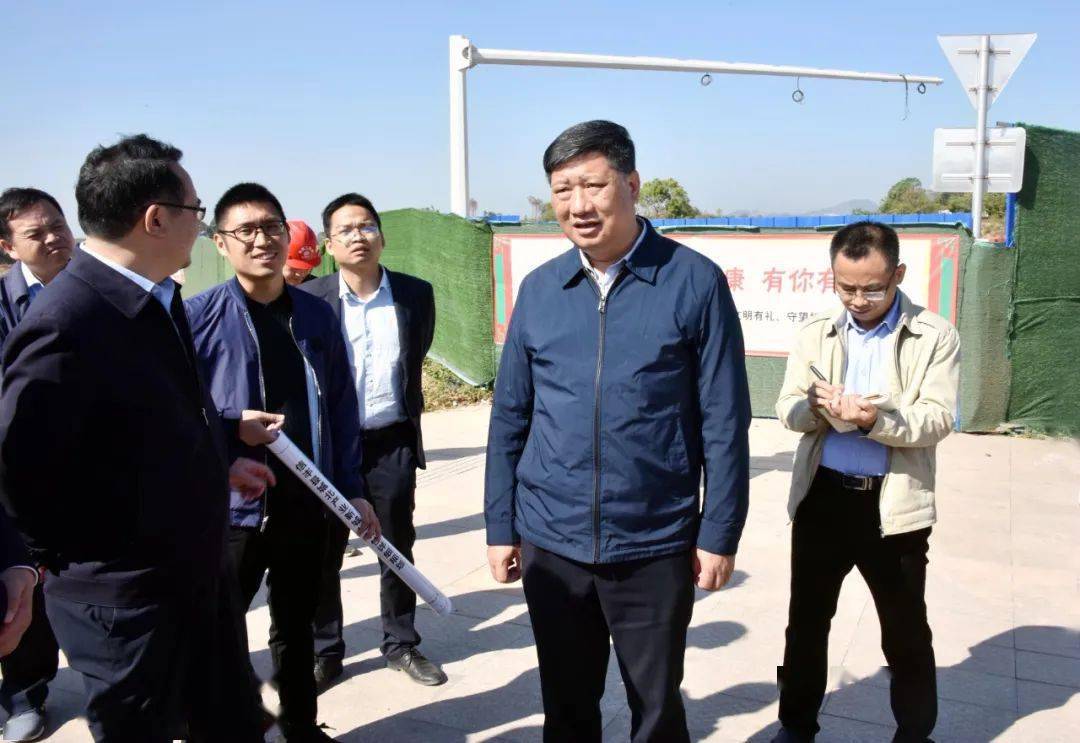 县委书记钟旭辉调度迎宾大道北段沿线环境整治工作