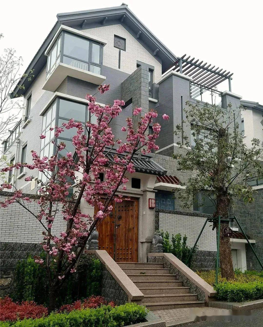 独享一座山的康养别墅vip专线0531-8388 8888/8373 6666地址:济南市经