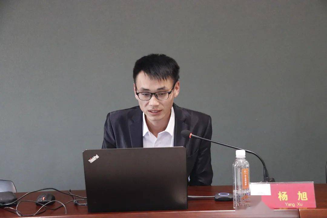 卢勇,合铜高速项目安全总监张领,绵阳项目安全部长杨旭进行经验交流