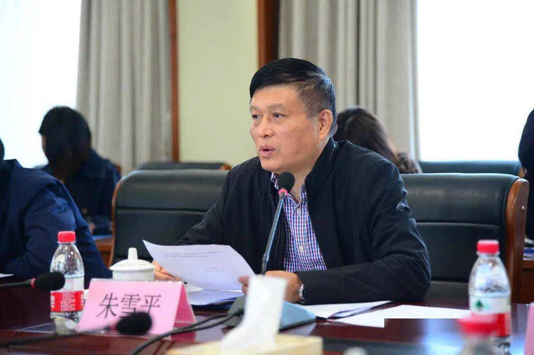 市教委检查评估闵行区依法治校创建工作