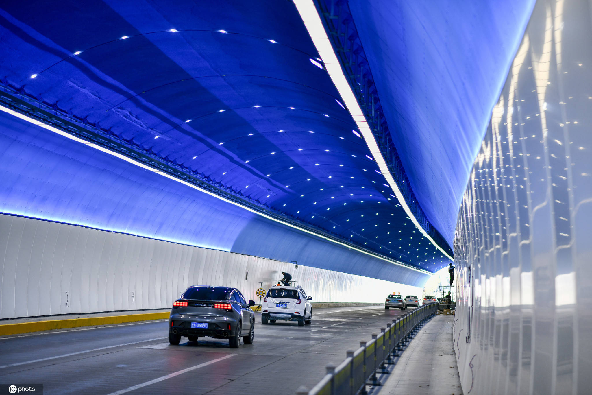 济南城市隧道打造星空顶洞内灯光如繁星