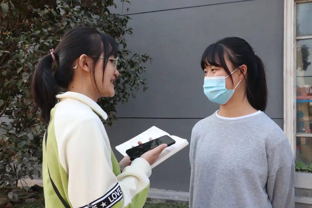 以"文"战疫·青春聚力 | 校园文明挑战赛采访进行时_薛璇
