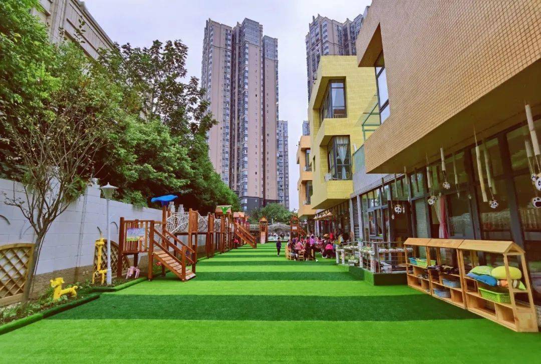 金堂县金沙幼儿园◎新都区新辉学校微风缱绻静谧的深绿为秋天的邪园
