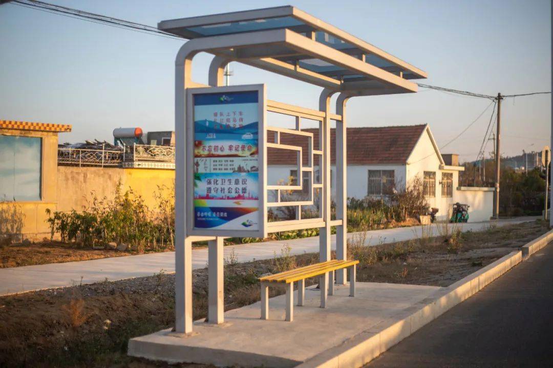 我市又一批农村候车亭投入使用