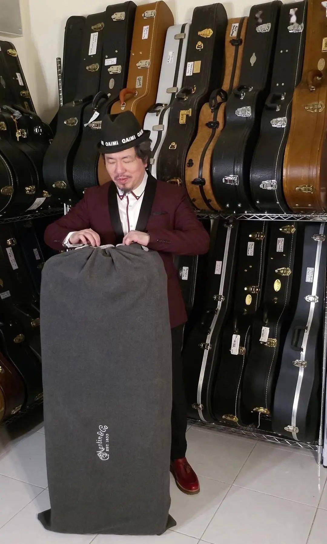 "up主"黄国伦为大家开箱martin d200deluxe寇乃馨曾是台湾大学校花