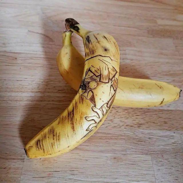 在香蕉上作画图片