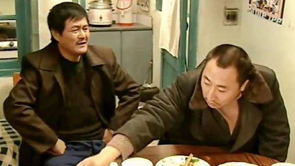 马大帅牛二找玉芬麻烦马大帅当场怒了拿起刀就跟牛二干起来