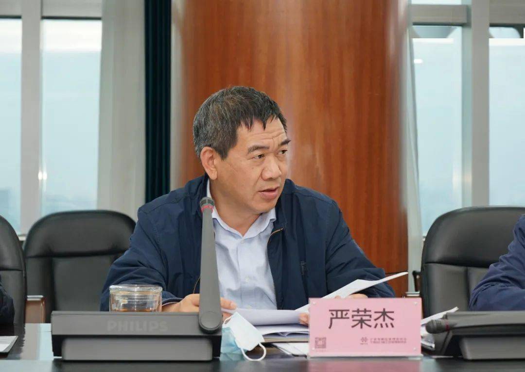 保税区召开党工委理论学习中心组 (扩大)会议