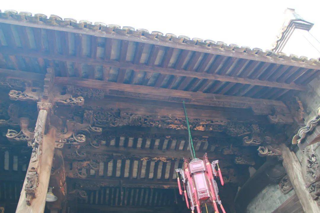 奇陈宅一老房子房梁一年变一个颜色