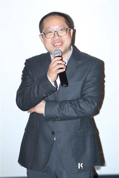 导演携片中四位女主演,刘芳,秦子然,郝林到场,片中男主演也通过短视频