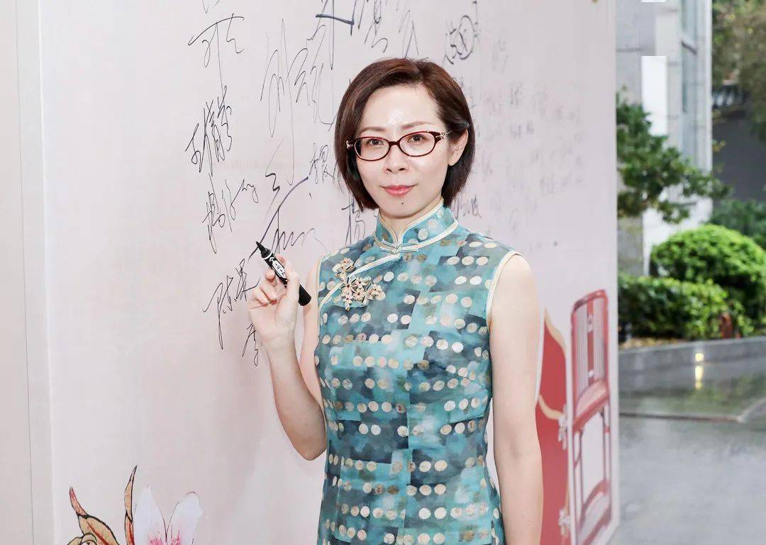 国寿红木首届旗袍文化活动当红木遇上旗袍隆重举办