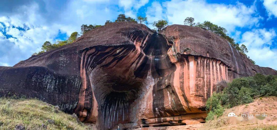 探寻云南丹霞地貌巨穴:葫芦洞