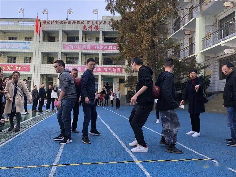 大竹县观音镇中心小学举办教职工趣味运动会