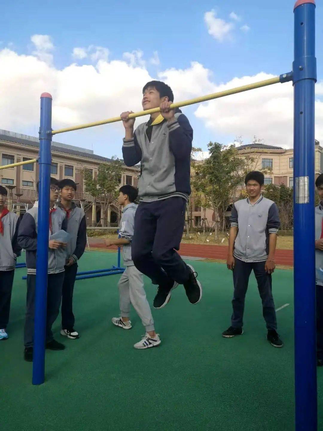 运动强体魄海燕展活力2020学年第一学期九年级趣味运动会