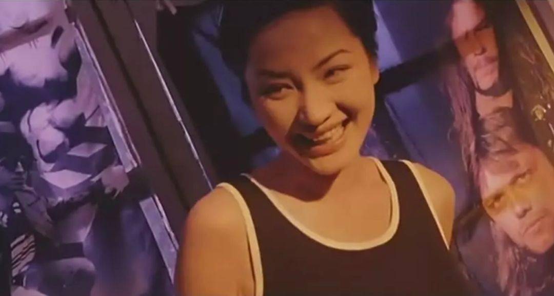 她是第一代国民尤物曾和周迅抢男人如今49岁未婚独居故事比身材更撩人