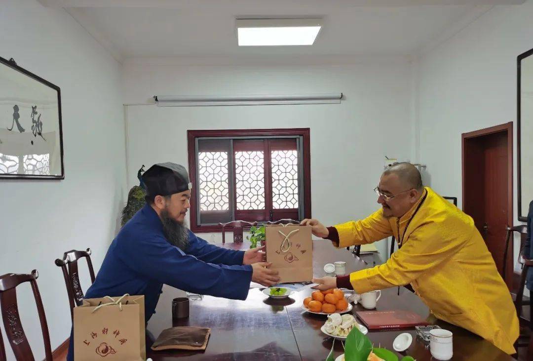 道观资讯丨西安广仁寺主持仁钦扎木苏上师 到访上海财神庙