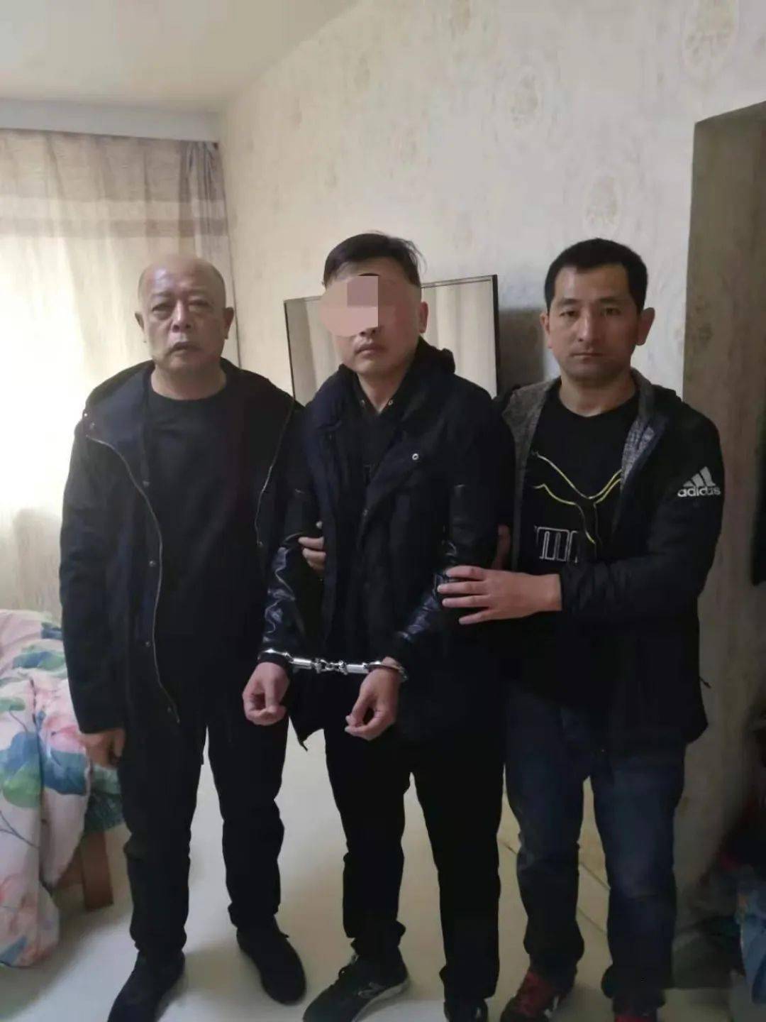 奔赴三省四市 鞍山公安打掉两个"洗钱"犯罪团伙_手机搜狐网