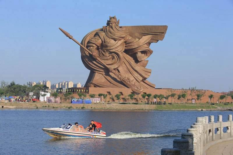 关公“出走” 湖北荆州一57米巨型关公雕像被指违规将搬移插图1