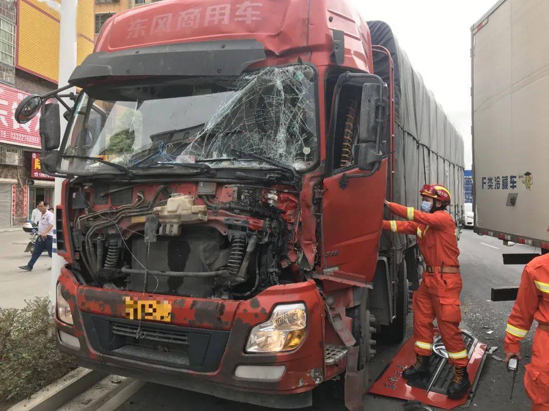 1人被困,情况紧急普宁流沙北环大道突发车祸11月18日中午突发警情