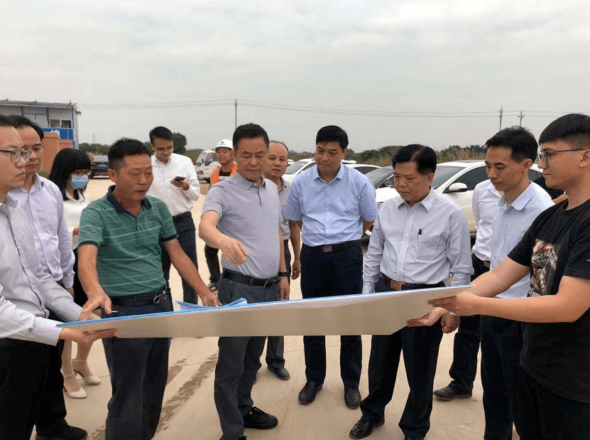 座谈会上,市领导黄学武听取了新区产业招商落地的总体情况汇报,详细