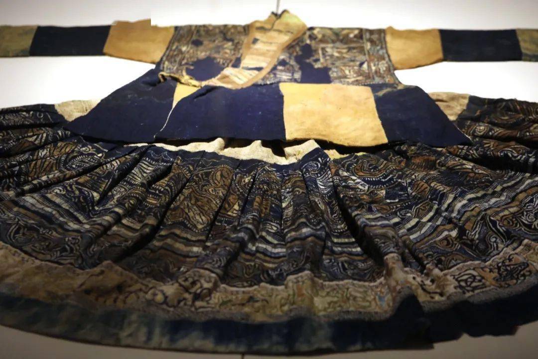 宋鹭鸟纹彩色蜡染褶裙细节图