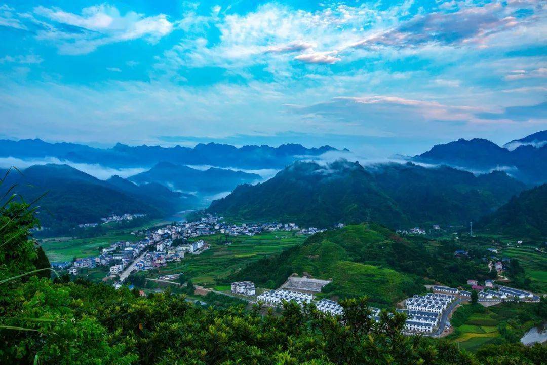 茅岩河镇位于永定区西部,与桑植县,永顺县交界,是典型的偏远山区乡镇.