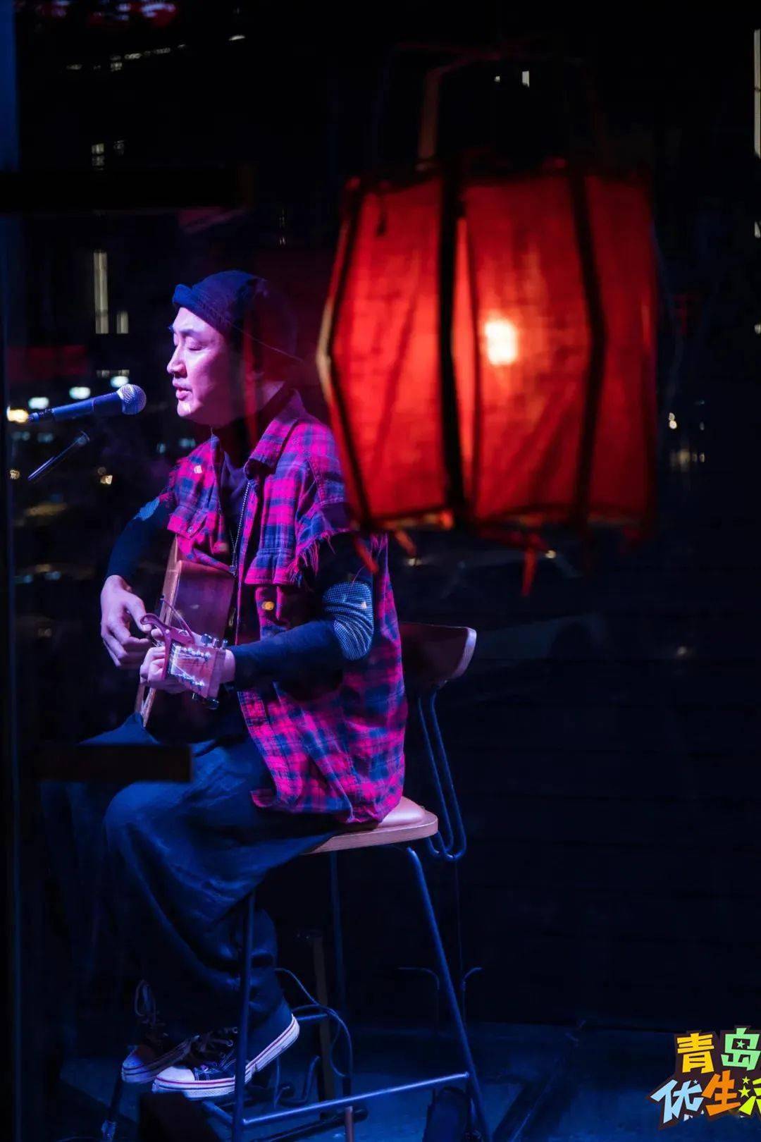 治愈人心的民谣最适合暖场热身从晚上7点到凌晨,不间断轮番上演民谣