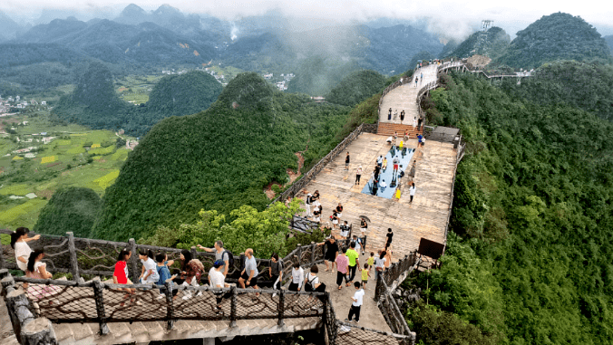 陽朔新峰景網紅打卡如意峰景區空中花園纜車玻璃棧道高空索橋灕江風光