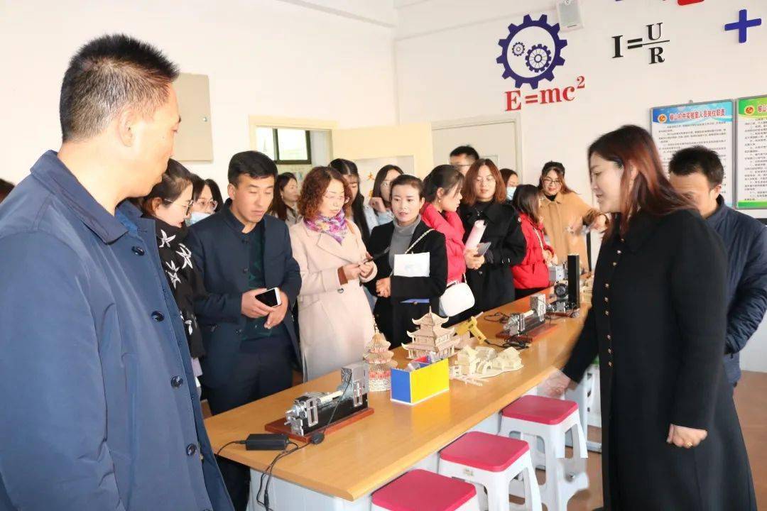 陇西三中部分领导教师来我校考察交流