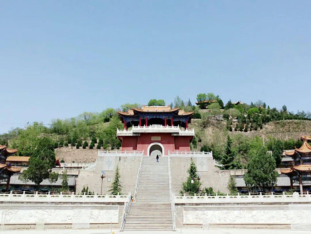 周祖陵森林公園位於甘肅省慶陽市慶城縣城東山,國家aaaa級旅遊景區,因